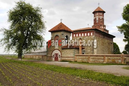 Biserica Alba - Baia, ctitoria domnitorului Stefan cel Mare in anul 1467, in urma victoriei de la Ba
