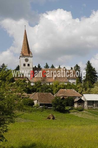 Imagine cu biserica fortificata din Cincu