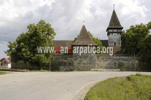 Imagine cu biserica fortificata din Cincsor