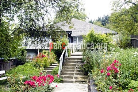 Imagine cu casa memoriala Alexandru Vlahuta din Agapia